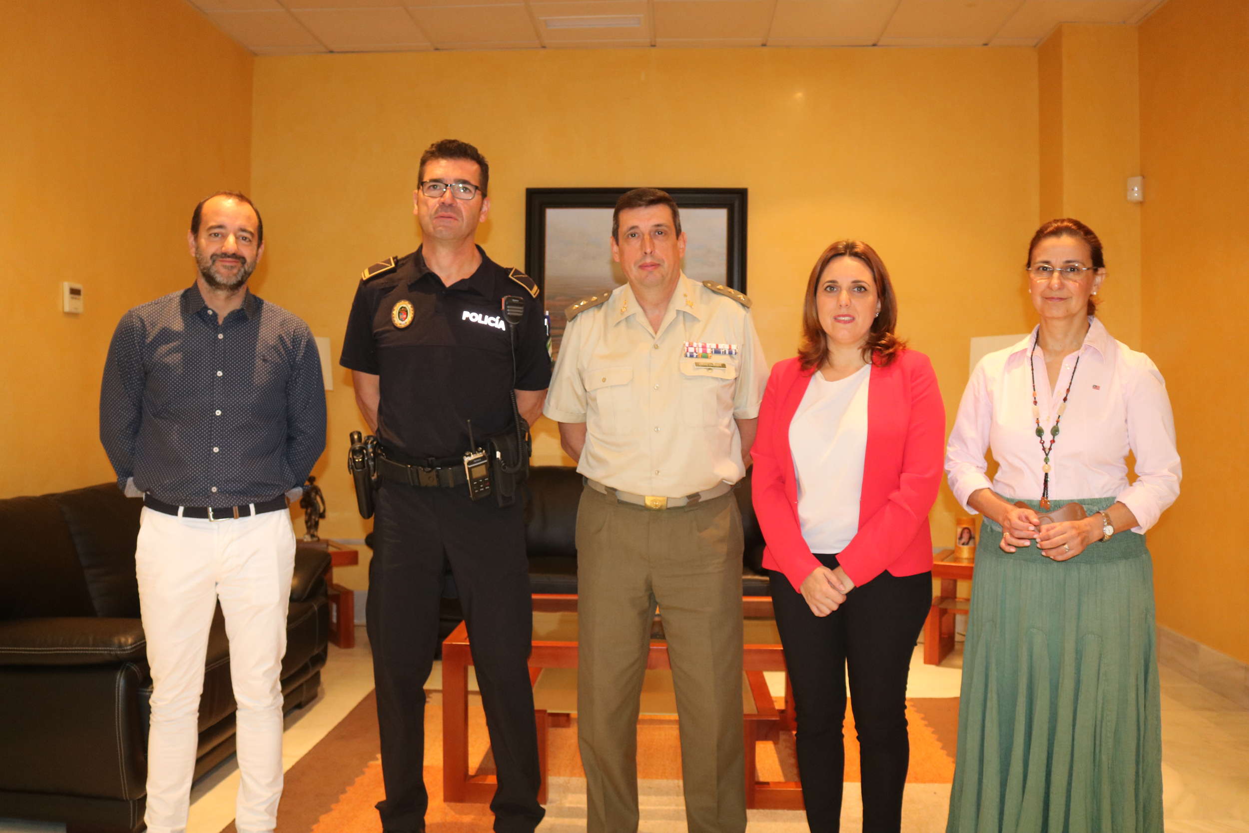 La Alcaldesa Recibe Al Delegado De Defensa En AndalucÍa 
