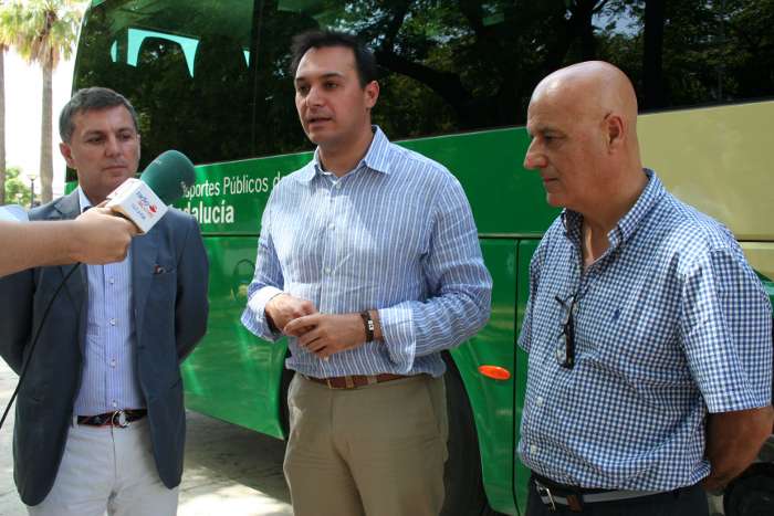 reunion alcalde emplea joven