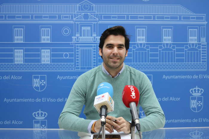 rueda mariola con cartel