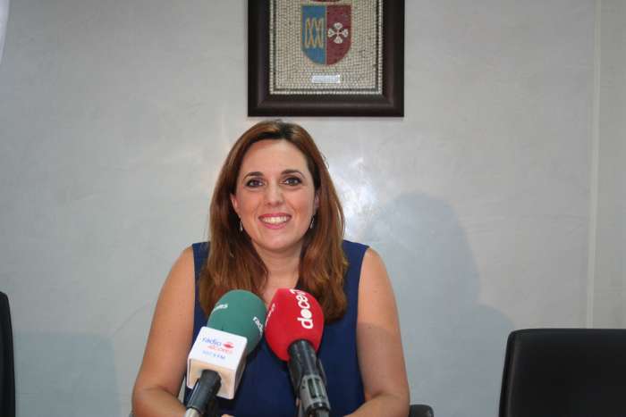 rueda pilar con cartel aulas de verano