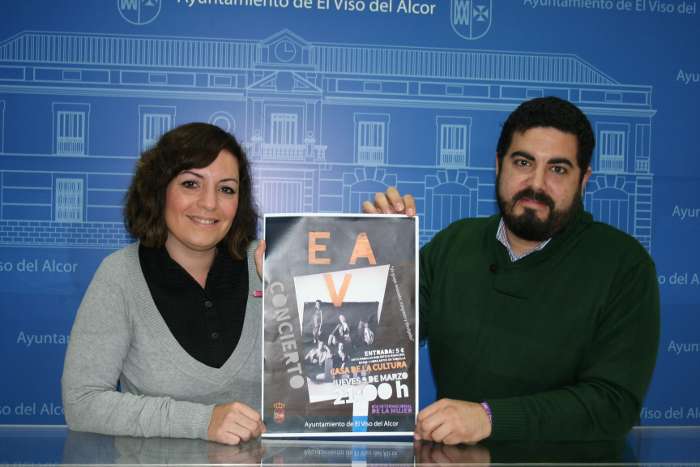 rueda con cartel concierto eva