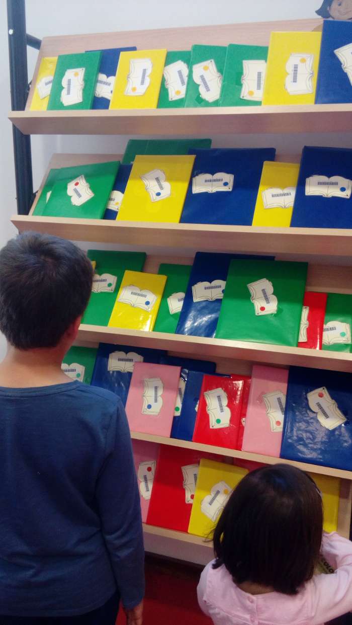 cita a ciegas biblioteca