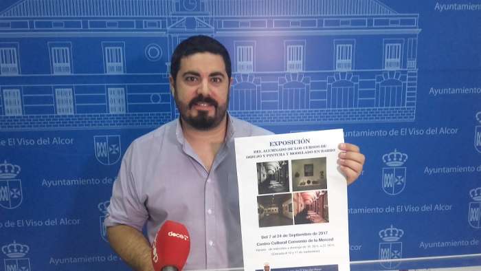 rueda juan con cartel