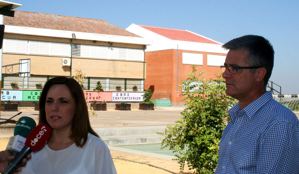 Alcaldesa y Delegado de Educación en el IES Profesor Juan Bautista