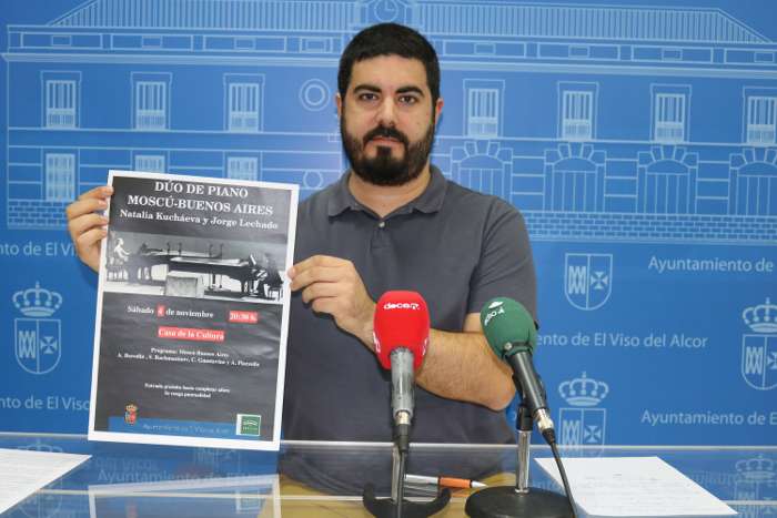 rueda juan con cartel