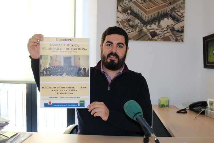 rueda juan con cartel