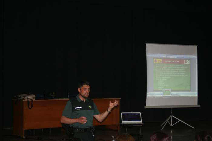 charla acoso escolar guardia civil