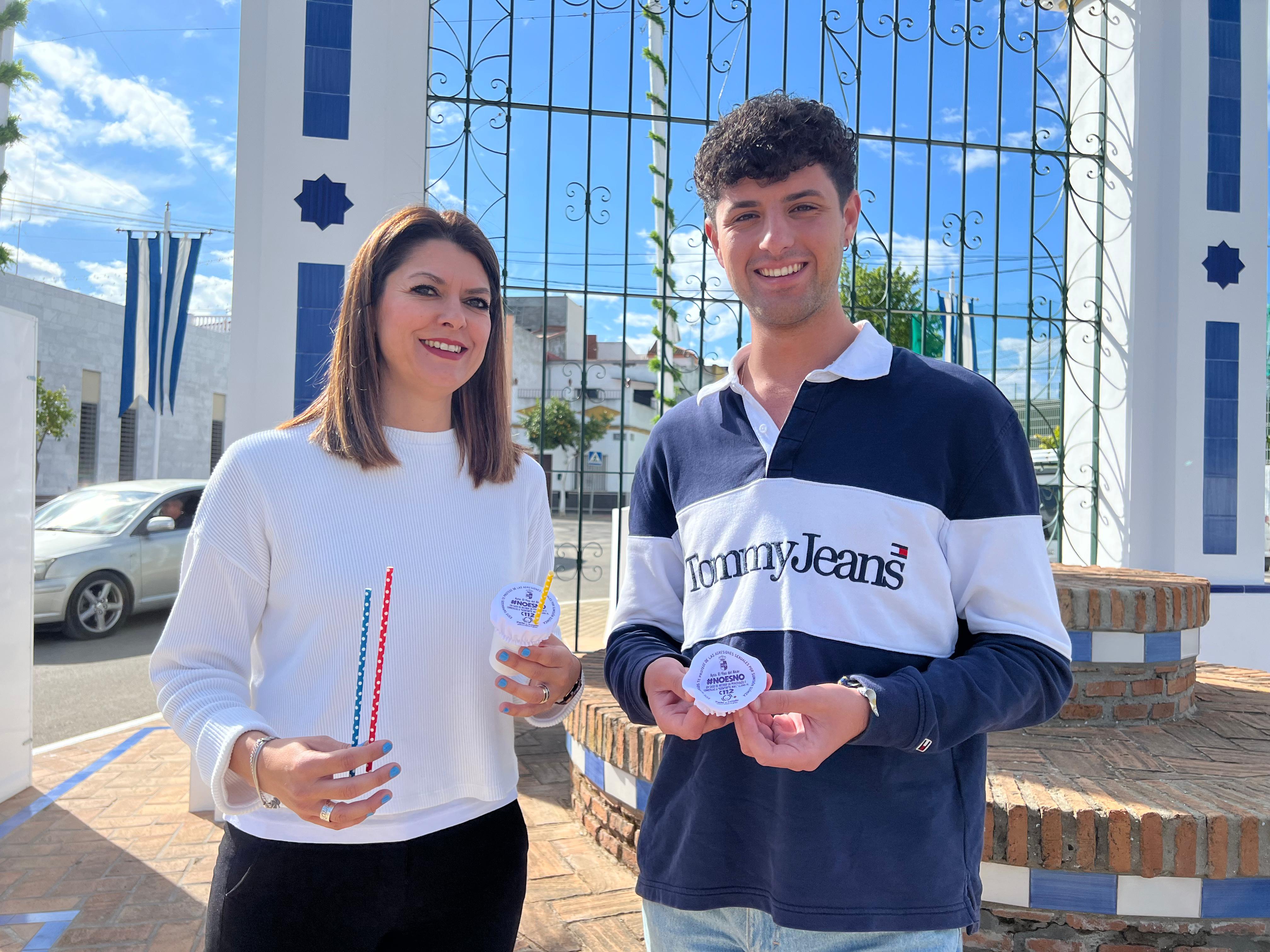 Alicia Sánchez y Jesús Moreno presentan el cubre vasos antisumisión