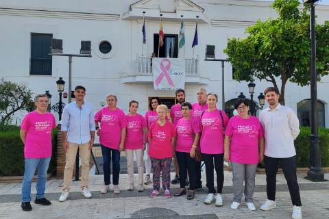 Colocación de la bandera del Cancer de Mama