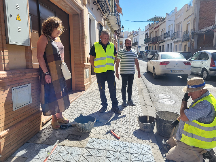 Comienzo asfaltado calle rosario el viso del alcor