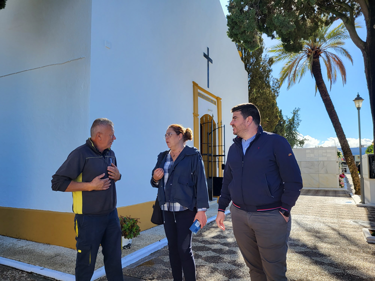 Gabi Santos en el Cementerio Municipañ