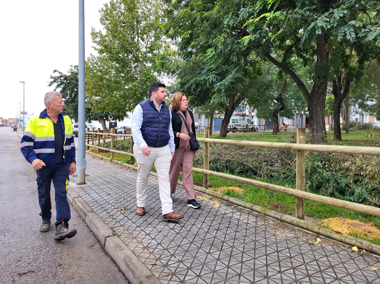 Gabi Santos visita las obras de mejora de la plaza Europa