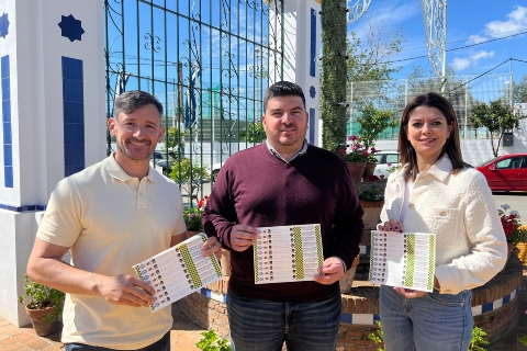 Jose Antonio Sánchez, Gabi Santos y Alicia Sánchez presentan las pulseras identificativas para los menores