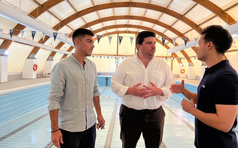 Presentación de los cursos de invierno en las piscina municipal